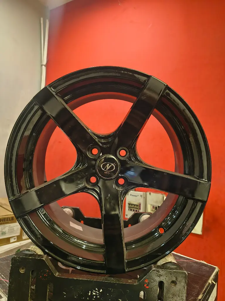 Neo Techno Glossy Black