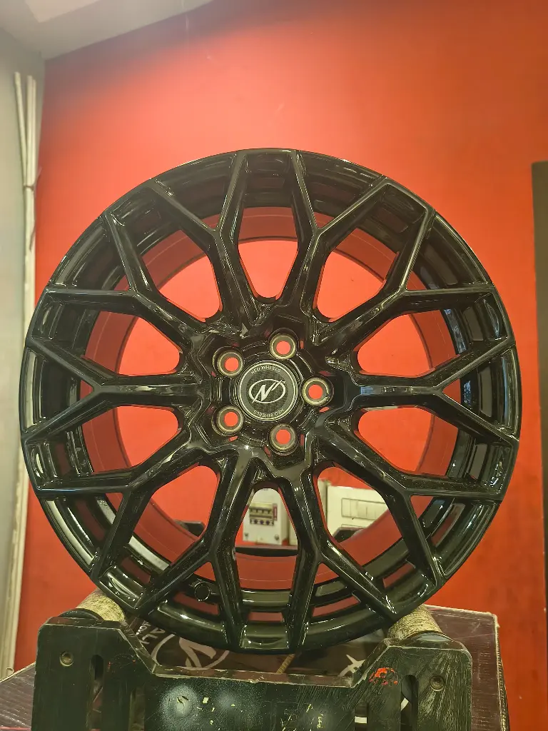 Neo Wagon Glossy Black