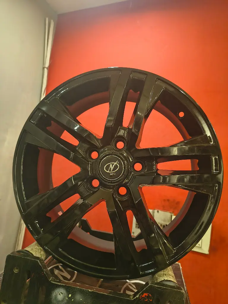 Neo Scopio Glossy Black