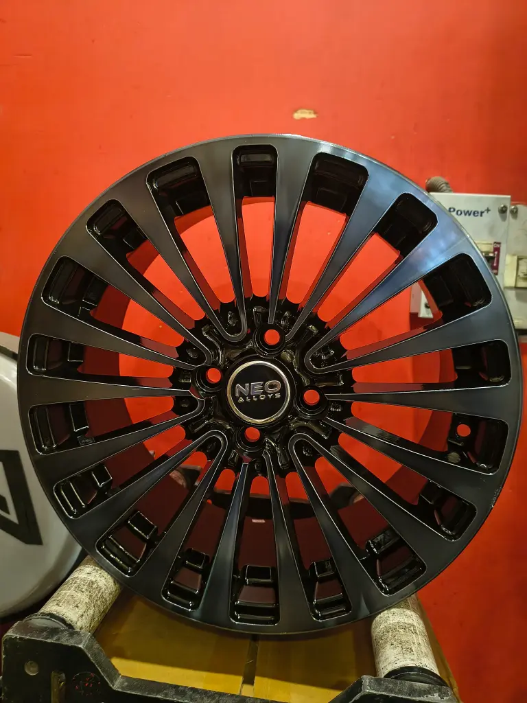 Neo Oscar Candy Black